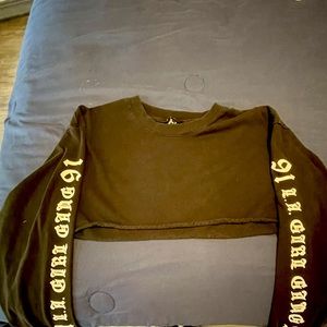 black long sleeve crop top